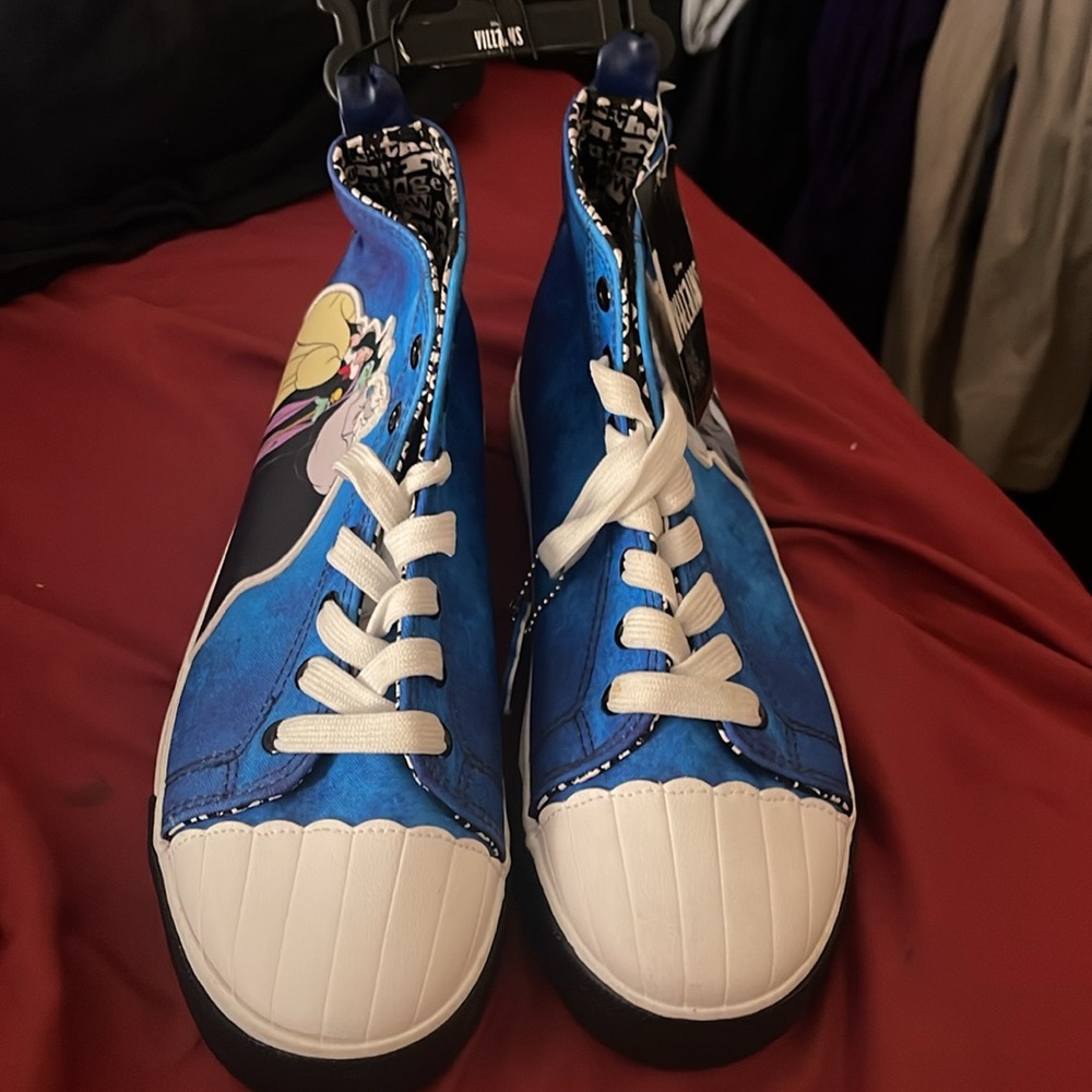 Women Disney villains sneakers size 8.5 - Picture 2 of 3
